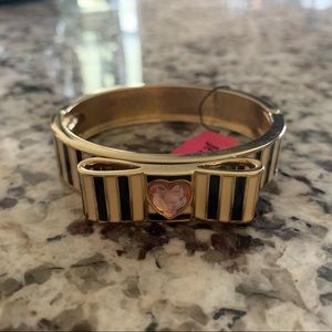 BETSEY JOHNSON pink heart bow bracelet